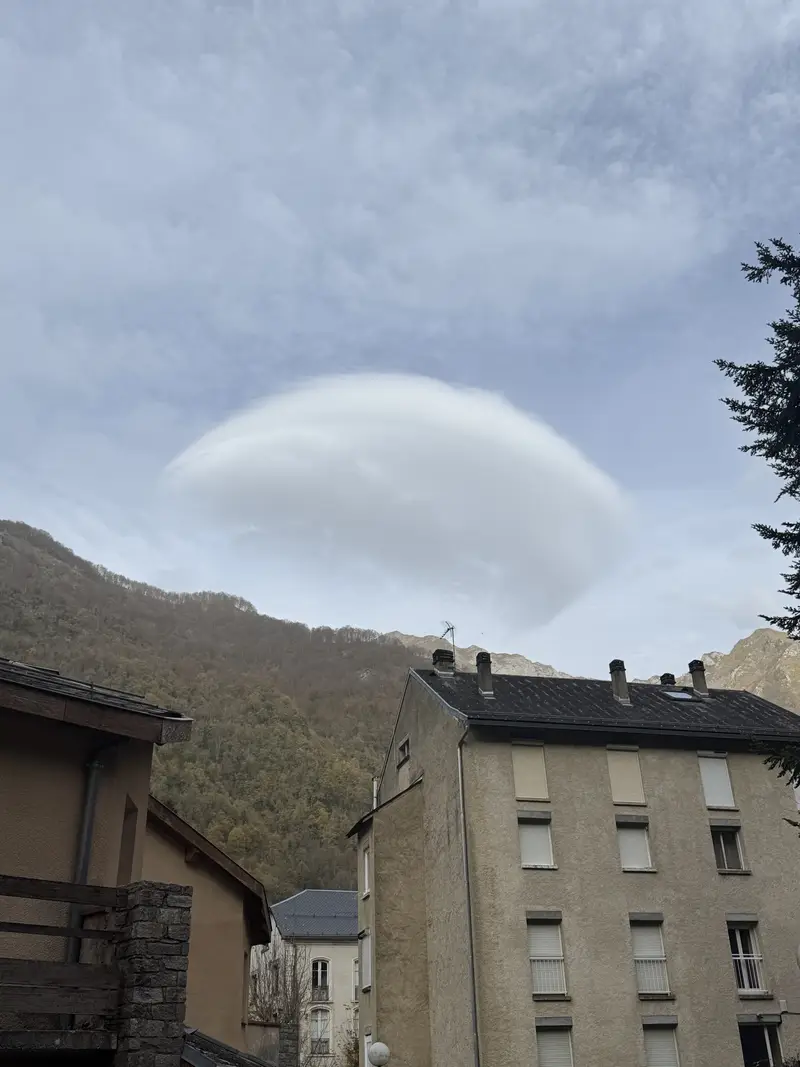 A Lenticularis cloud