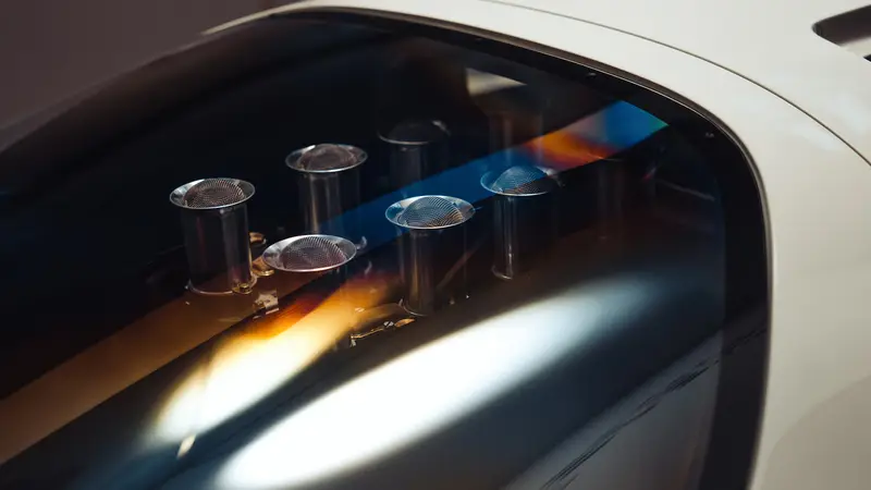 (The engine of the McLaren M6GT)